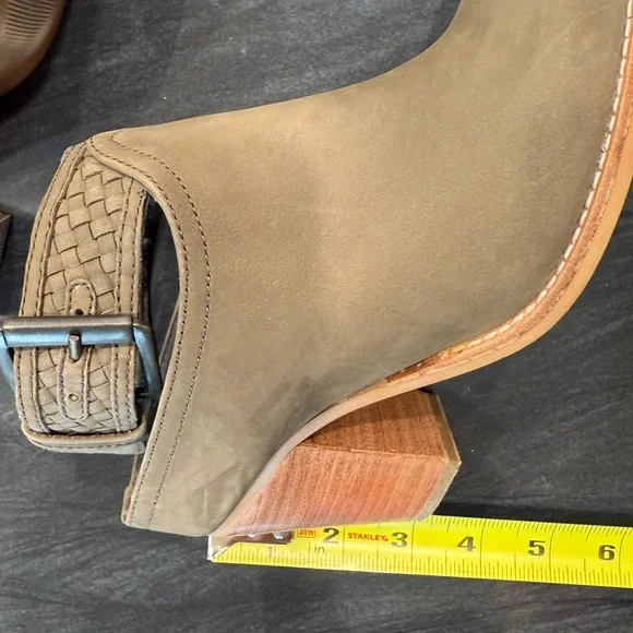 Mule style boot with ankle strap. Olive green. - Picture 9 of 9